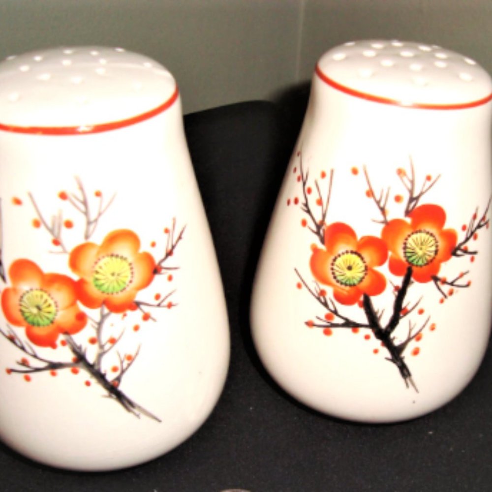 5" OCCUPIED JAPAN Salt & Pepper Shakers Vintage Salt & Pepper Shakers Flower